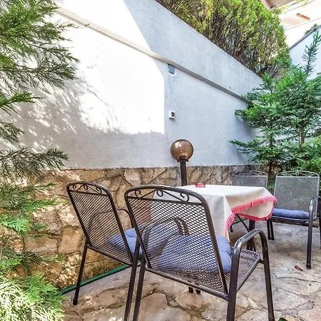 Πανσιόν And Rupa