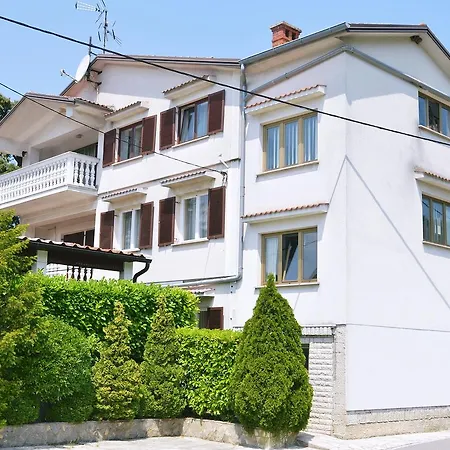 Guest house And Rupa