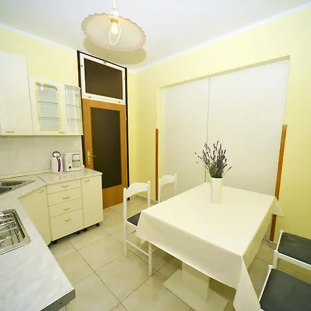 Guest house And Rupa