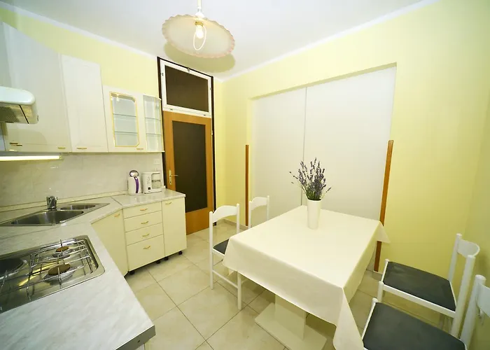 Guest house And Rupa