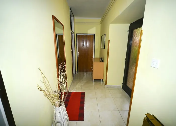 Guest house And Rupa